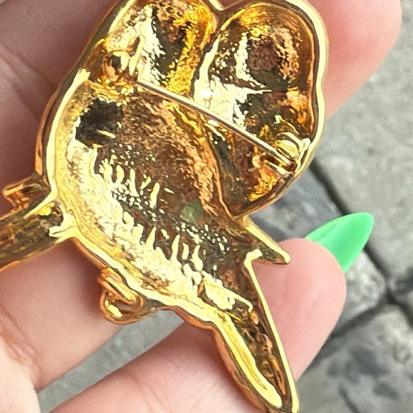 40 Gold love bird Brooch - Picture 2 of 3